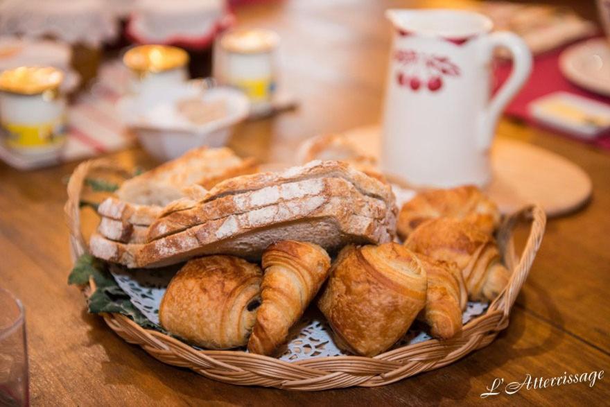 L'Atterrissage Bed & Breakfast Santes Exterior photo